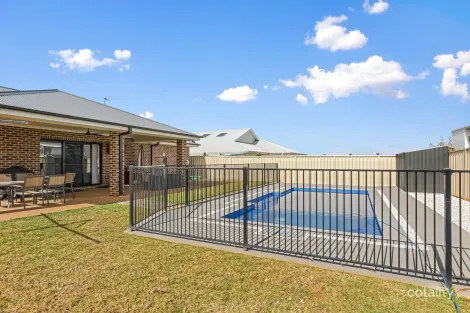 Property photo of 7 Jimberoo Loop Gobbagombalin NSW 2650
