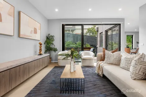 Property photo of 2/215 Highfield Road Camberwell VIC 3124