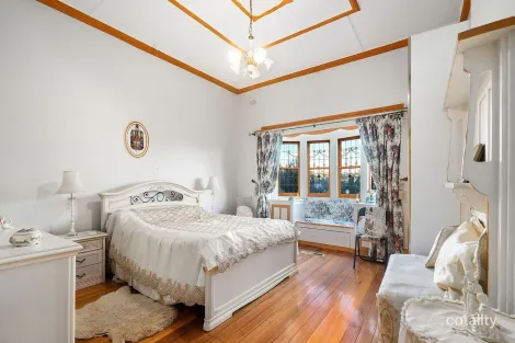 Property photo of 25 Pascoe Avenue Strathmore VIC 3041