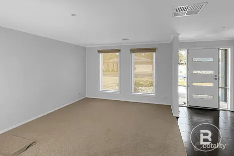 Property photo of 2 Greenfield Drive Epsom VIC 3551