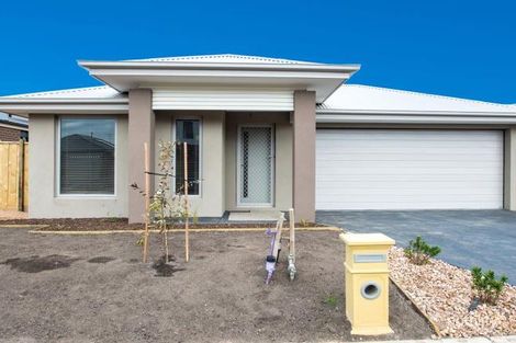 Property photo of 31 Honey Flower Way Greenvale VIC 3059