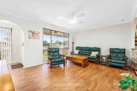 Property photo of 18 Trebbiano Place Eschol Park NSW 2558