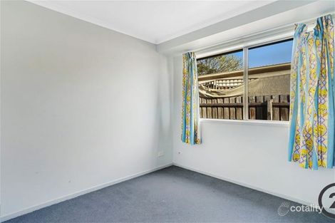 Property photo of 8 Crystal Gardens Cranbourne West VIC 3977