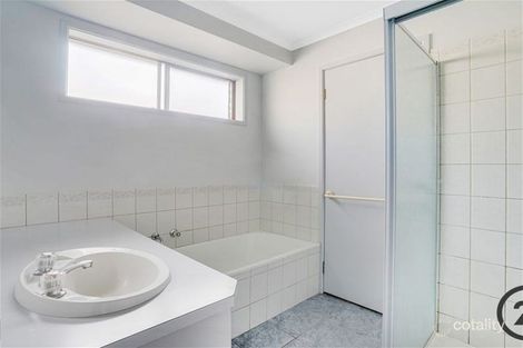 Property photo of 8 Crystal Gardens Cranbourne West VIC 3977