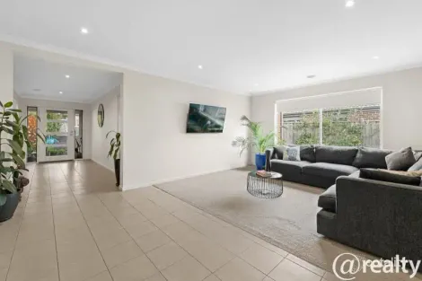 Property photo of 17 Wiltons Crescent Drouin VIC 3818