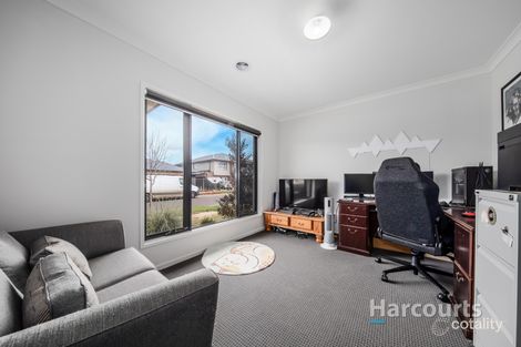 Property photo of 33 Arena Circuit Strathtulloh VIC 3338