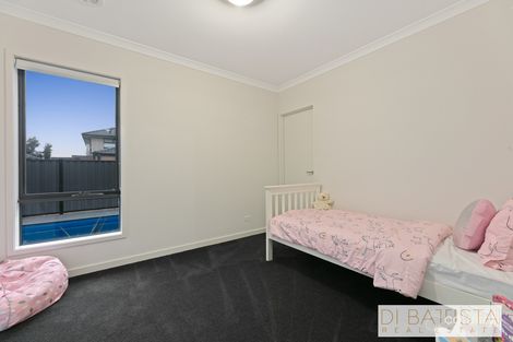 Property photo of 35 Admiration Drive Craigieburn VIC 3064