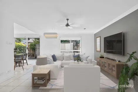 Property photo of 2/33 Makybe Diva Drive Ooralea QLD 4740