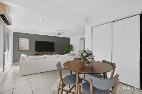Property photo of 2/33 Makybe Diva Drive Ooralea QLD 4740