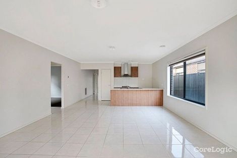 Property photo of 8 Fiona Road Cobblebank VIC 3338