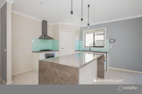 Property photo of 12 Cowes Close Cranbourne North VIC 3977