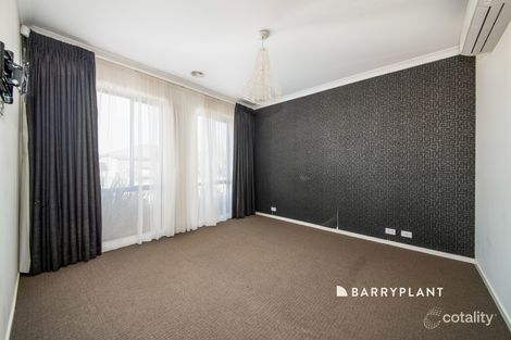 Property photo of 12 Cowes Close Cranbourne North VIC 3977