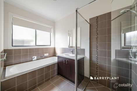 Property photo of 12 Cowes Close Cranbourne North VIC 3977