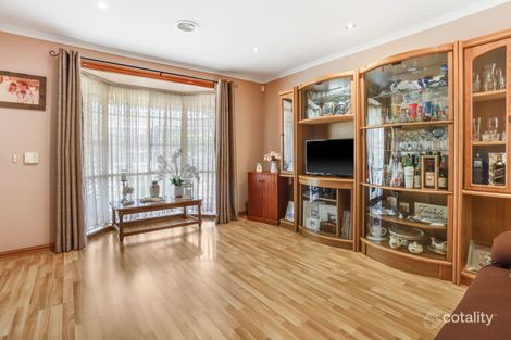 Property photo of 2 Heritage Gardens Sydenham VIC 3037