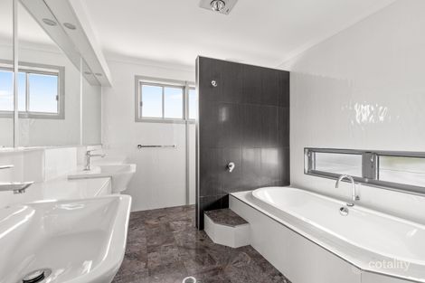 Property photo of 2 Banyula Close Emerald QLD 4720