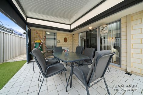 Property photo of 33 Kurrajong Boulevard Banksia Grove WA 6031