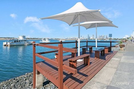 39 Frank St, Labrador, QLD 4215