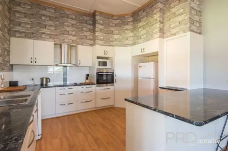 Property photo of 18 Ritchie Street Ouyen VIC 3490