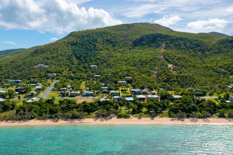 Property photo of 107 Gloucester Avenue Hideaway Bay QLD 4800