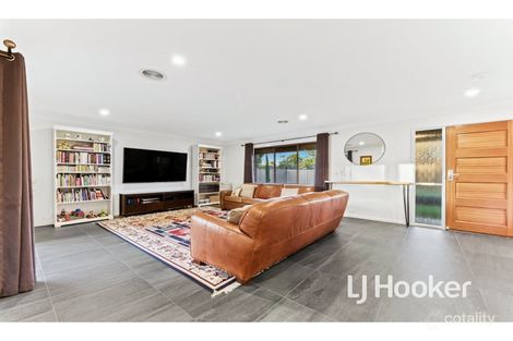 Property photo of 5 Adam Court Pakenham VIC 3810