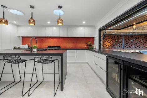 Property photo of 2 Janus Close Cameron Park NSW 2285