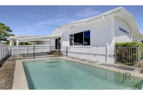 12 Poinciana Bvd, Broadbeach Waters, QLD 4218