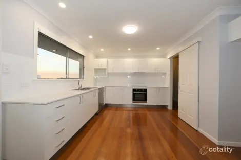 Property photo of 28 Cresthaven Drive Mansfield QLD 4122