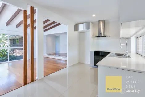 Property photo of 9 Essendon Close Arundel QLD 4214