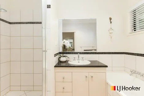 Property photo of 9 Harrison Circuit Urangan QLD 4655