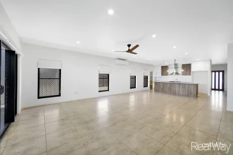 Property photo of 16 Beech Links Drive Ashfield QLD 4670