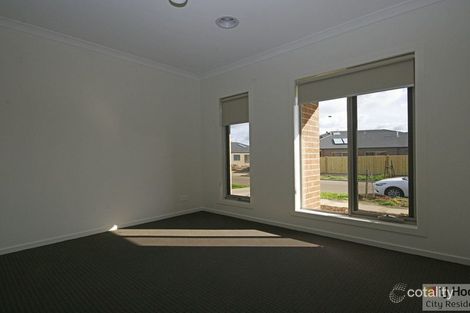 Property photo of 28 Pendulum Street Truganina VIC 3029