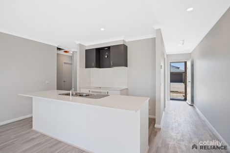 Property photo of 13 Creekwood Way Cobblebank VIC 3338