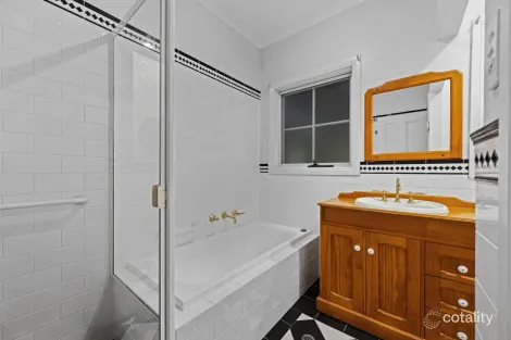 Property photo of 6 Oak Avenue Bridgewater SA 5155