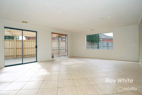 Property photo of 18 Silky Oak Drive Cranbourne VIC 3977