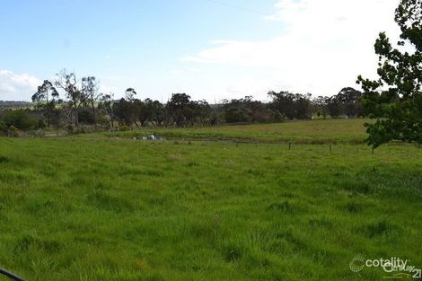 Property photo of 25 Wright Road Garfield North VIC 3814