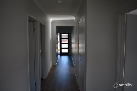 Property photo of 10 Creekwood Way Cobblebank VIC 3338