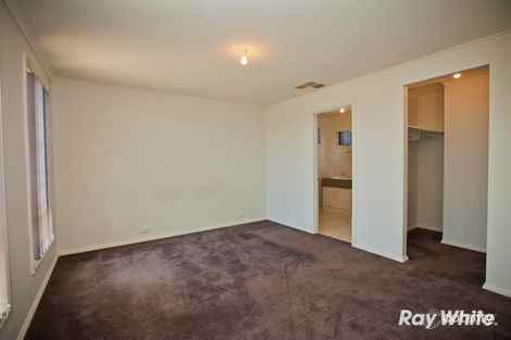 Property photo of 17 Laurina Link Pakenham VIC 3810