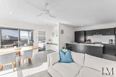 2/61 Portland Dr, Cameron Park, NSW 2285