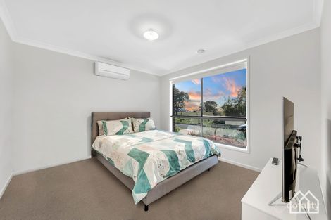 Property photo of 5 Treeline Grange Wollert VIC 3750