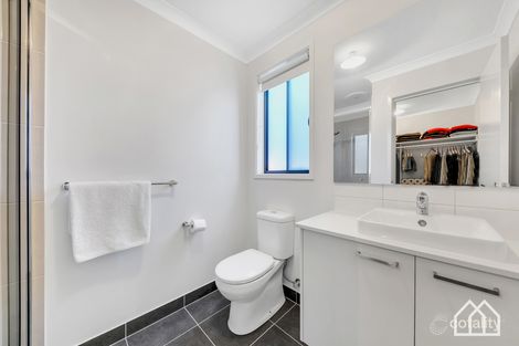 Property photo of 5 Treeline Grange Wollert VIC 3750