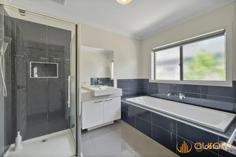 Property photo of 22 Blackledge Drive Cranbourne East VIC 3977