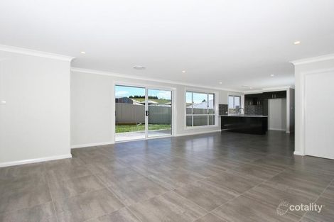 Property photo of 2/5 Lucas Close Goulburn NSW 2580