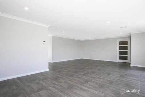 Property photo of 2/5 Lucas Close Goulburn NSW 2580