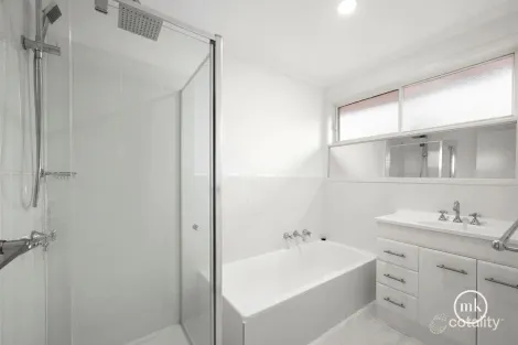 Property photo of 26 Allumba Drive St Helena VIC 3088