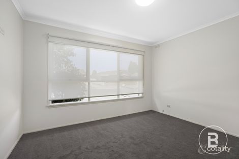 Property photo of 28 Ivanhoe Street Wendouree VIC 3355