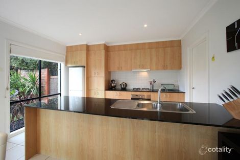 Property photo of 33 Sovereign Manors Crescent Rowville VIC 3178
