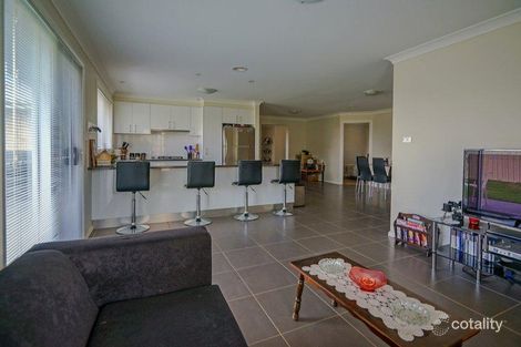 Property photo of 12 Quinlan Run Orange NSW 2800