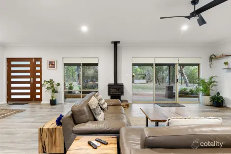 Property photo of 33 Tuart Close Stake Hill WA 6181