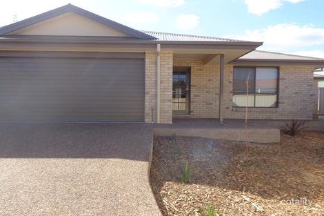 2/8 Lindon Cres, Kootingal, NSW 2352