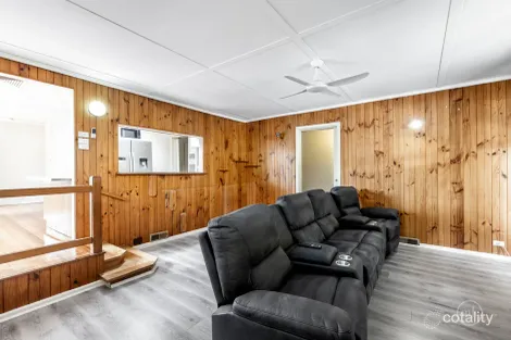 Property photo of 2 Phillip Court Greensborough VIC 3088